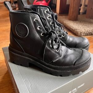 Palladium Pallabase Leather Sneaker - size 7.5